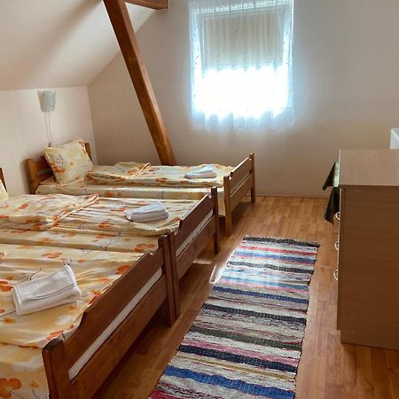 Aparthotel Balazs Vendeghaz Lupeni  Exterior foto
