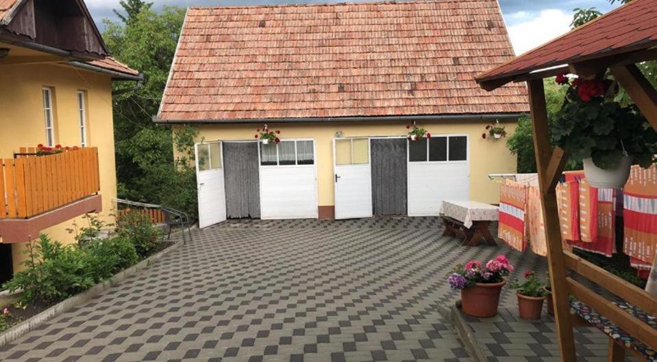 Aparthotel Balazs Vendeghaz Lupeni  Exterior foto