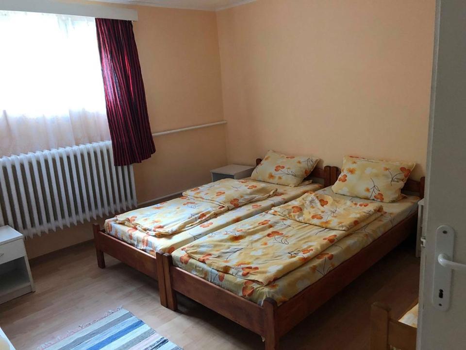 Aparthotel Balazs Vendeghaz Lupeni  Exterior foto