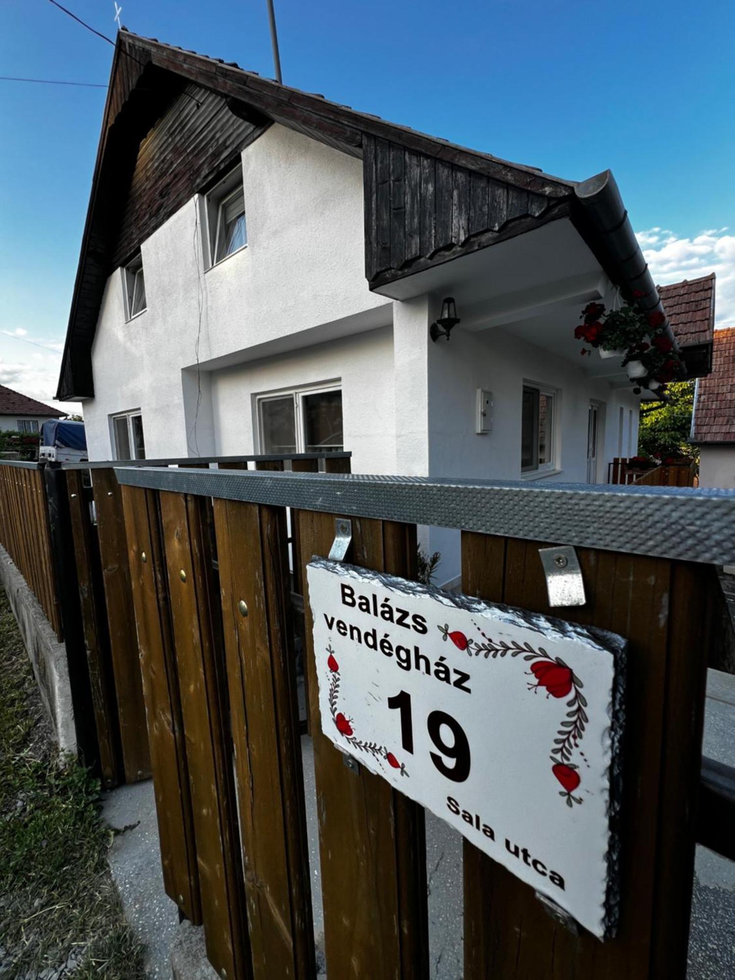 Aparthotel Balazs Vendeghaz Lupeni  Exterior foto