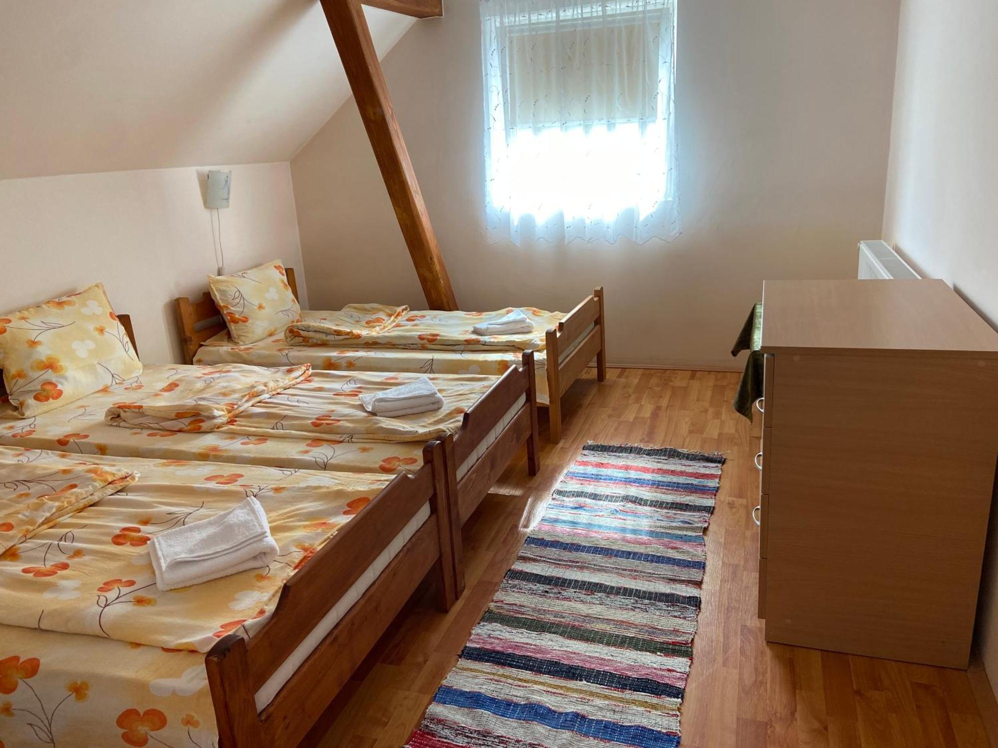 Aparthotel Balazs Vendeghaz Lupeni  Exterior foto